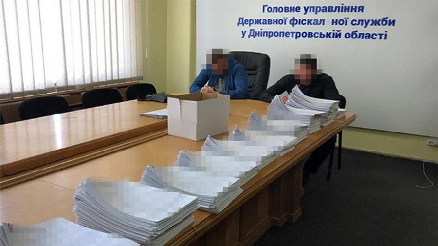 СБУ підозрює екскерівництво Податкової в кришуванні конвертцентрів