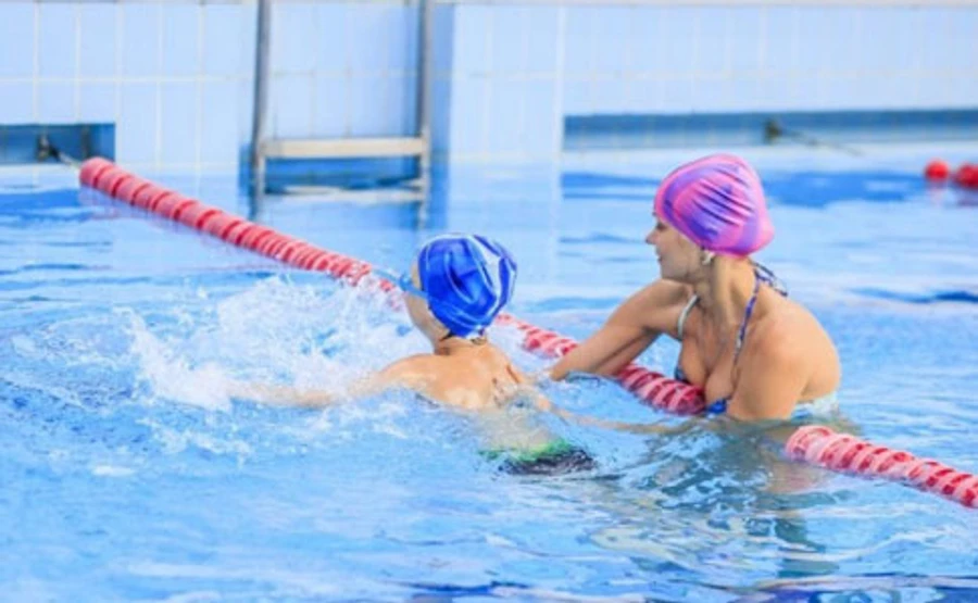 В Кабмине подумывают отменить медсправки для бассейна и работы