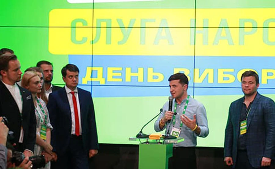 Усі депутати від Слуги народу махнуть на тиждень в Трускавець