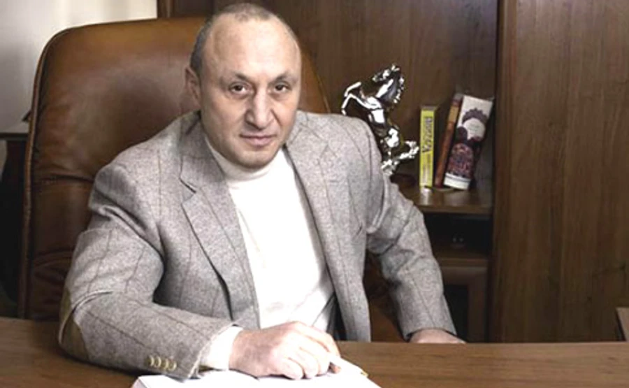 Луценко дал должность в ГПУ сыну депутата из группы Хомутынника