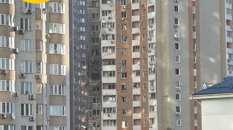 Російський дрон влучив у 16-поверхівку у Києві – Кличко