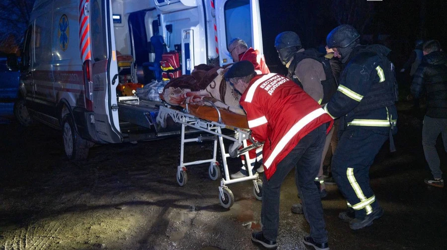 Россияне атаковали Днепр: 2 пострадавших, повреждено предприятия