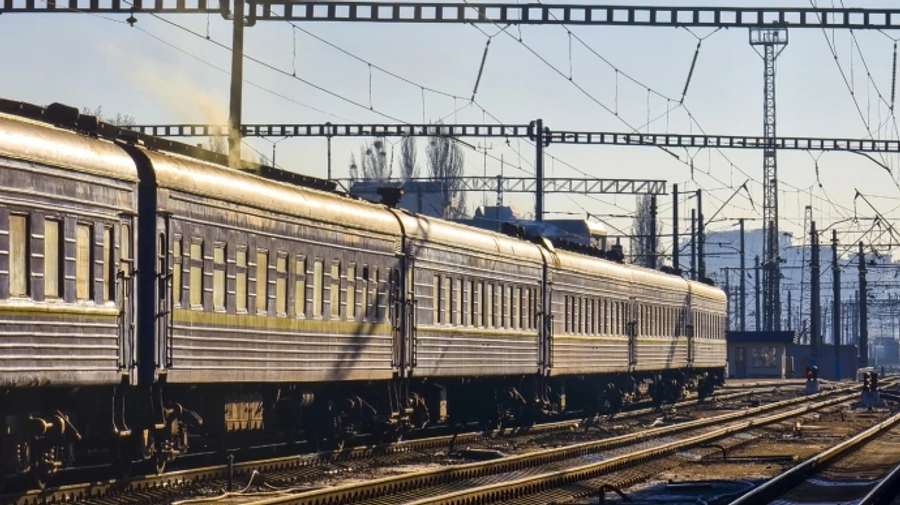 УЗ: на Киевщине из-за вражеской атаки повреждены пути, задействуют резервные маршруты