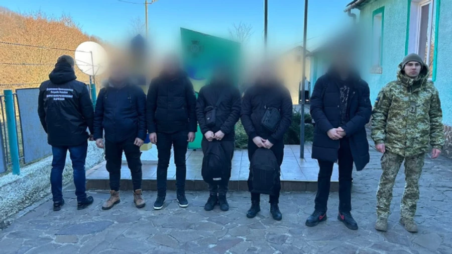 Прикордонники затримали 17 чоловіків, які намагались потрапити до Румунії та Угорщини