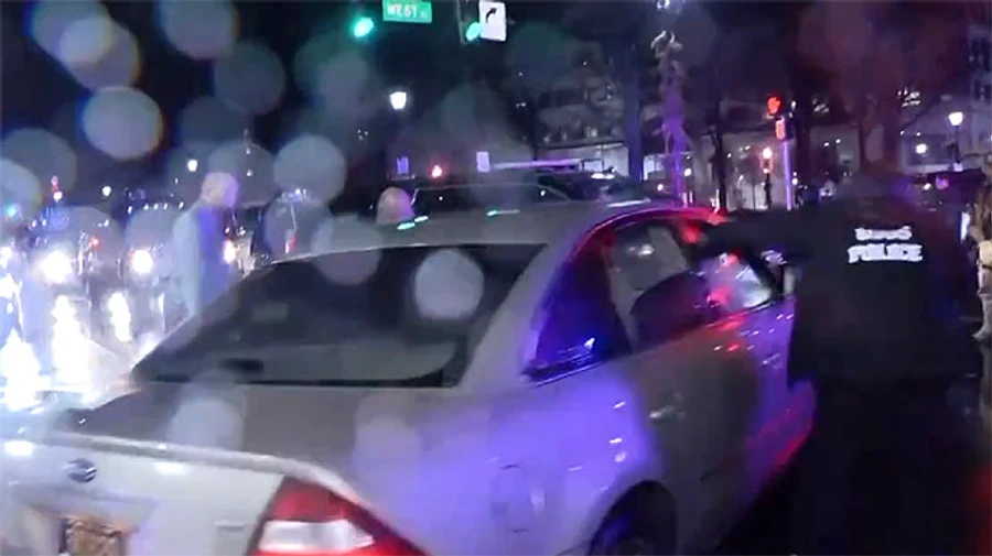 Автомобиль врезался в кортеж Байдена в Делавэре 