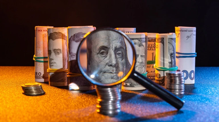 Обыски, сезонность или ожидания. Почему в обменниках опять растет доллар?