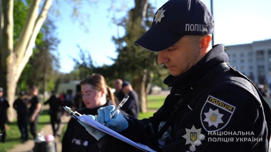 В Одесі чоловік з ножами накинувся на поліцейських