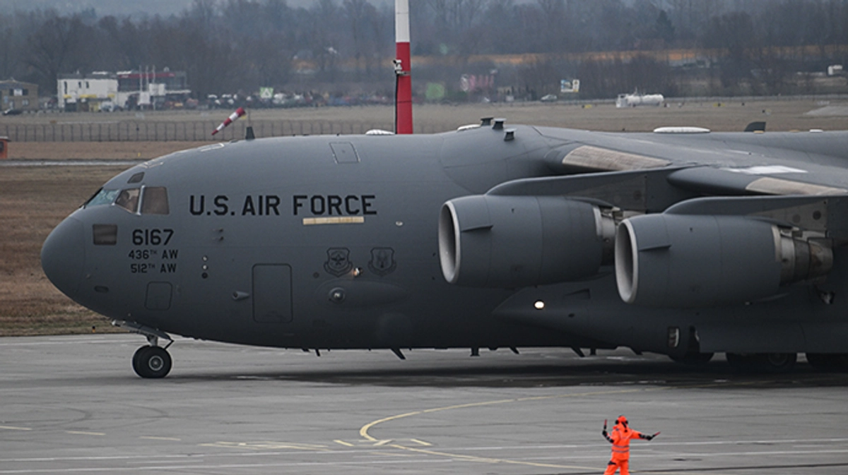 US delivers new $325 million military aid package to Ukraine ...