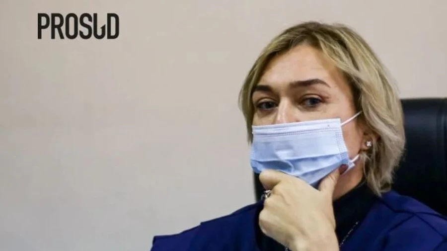 Миротворець вніс до своєї бази суддю за арешт майна Порошенка