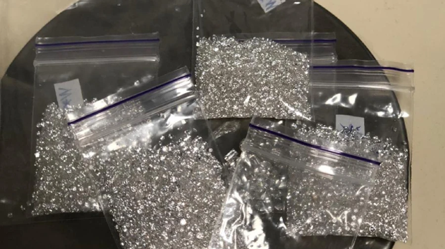 Діаманти в спідній білизні: українці везли з Туреччини коштовності на 15 мільйонів