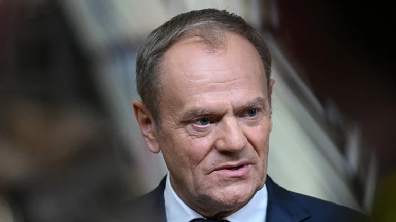 Туск подтвердил, что США остановили военную помощь Украине