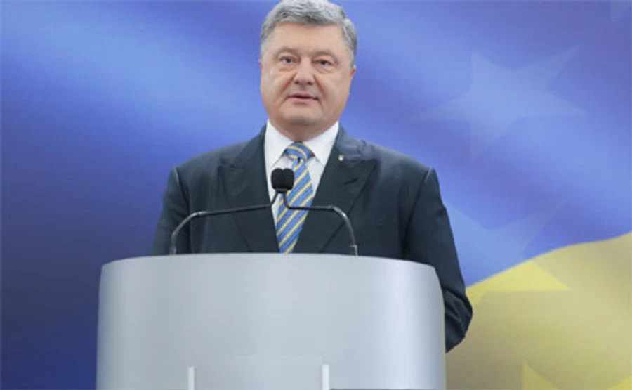 Порошенко о выдвижении на второй срок: Еще есть 2 года