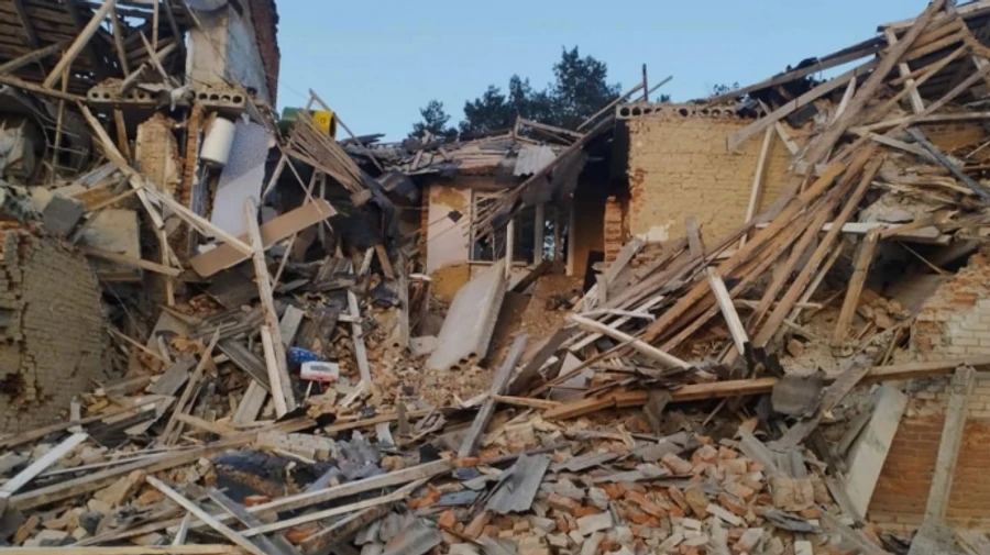 Russians drop guided aerial bombs on housing in Myropillia, killing three people – photos