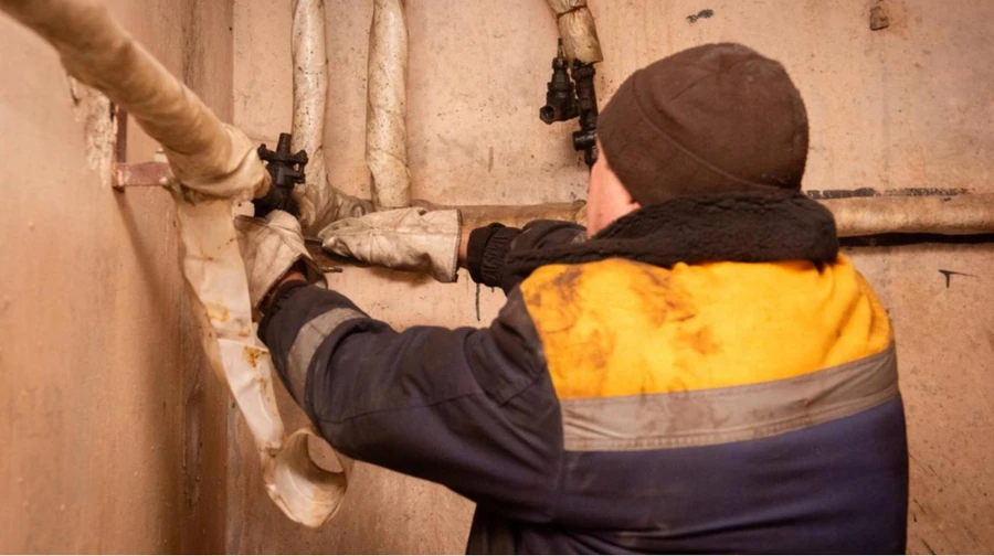 Over 1,900 buildings left without heating in Kyiv after Russian attack