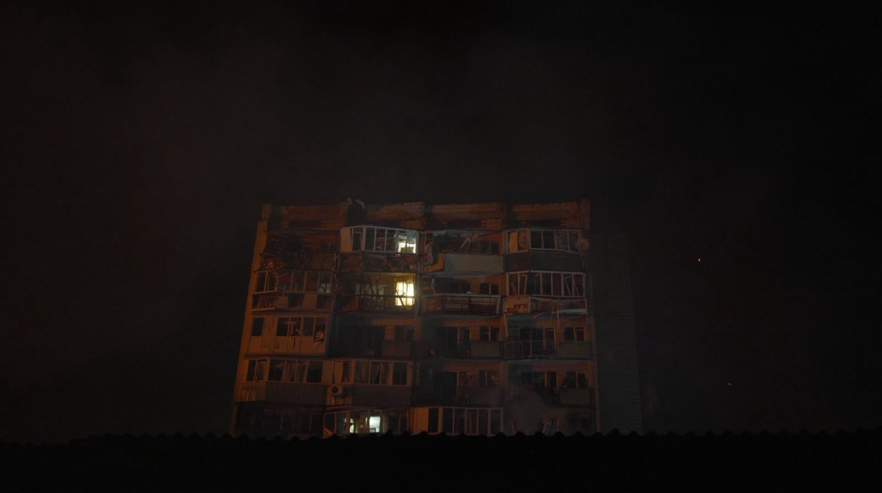 Росія атакувала Київ балістикою: пошкоджений будинок та дитяча лікарня