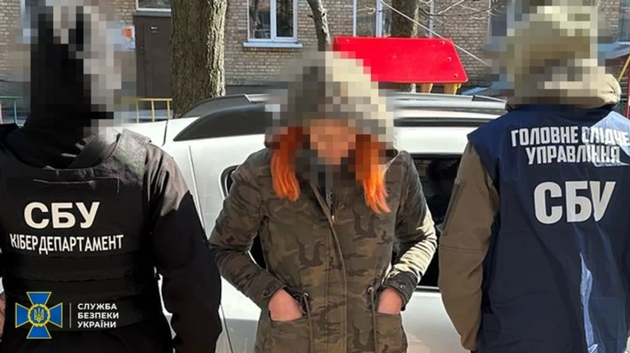 СБУ задержала женщину, устанавливавшую камеру для наведения ударов РФ по Киевской области
