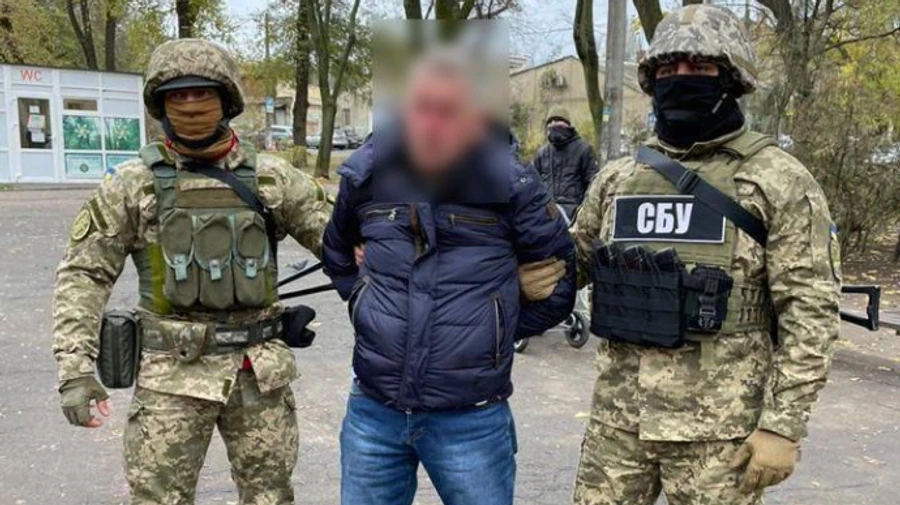 СБУ затримала агента ФСБ, який знімав позиції Сил оборони на прихований відеореєстратор