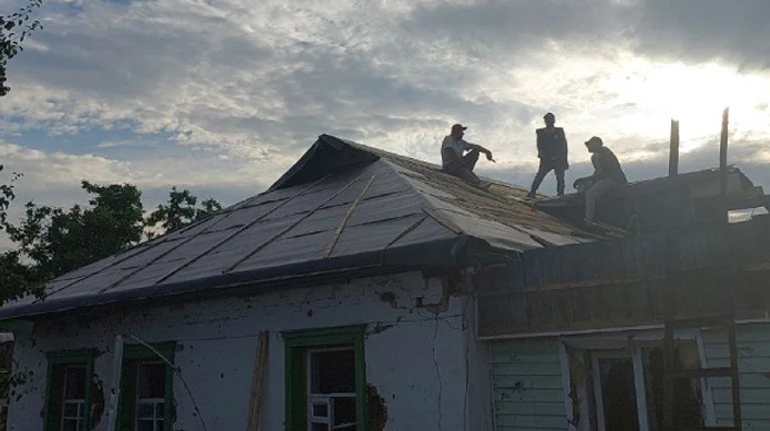 Годували військових, вивозили людей, а тепер відновлюють будинки: як у Чернігові волонтерить Іскра добра