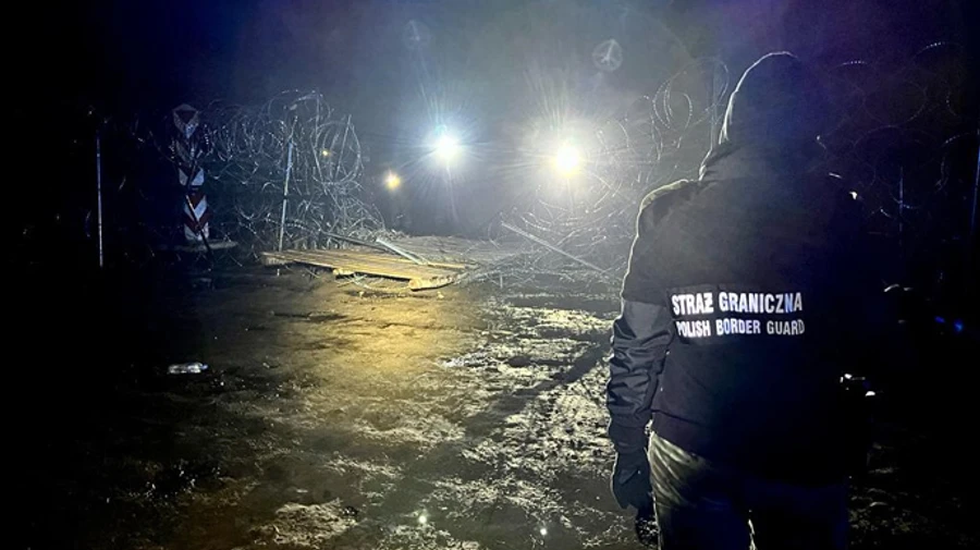 В Польше рассказали о штурме границы группой из более 200 мигрантов