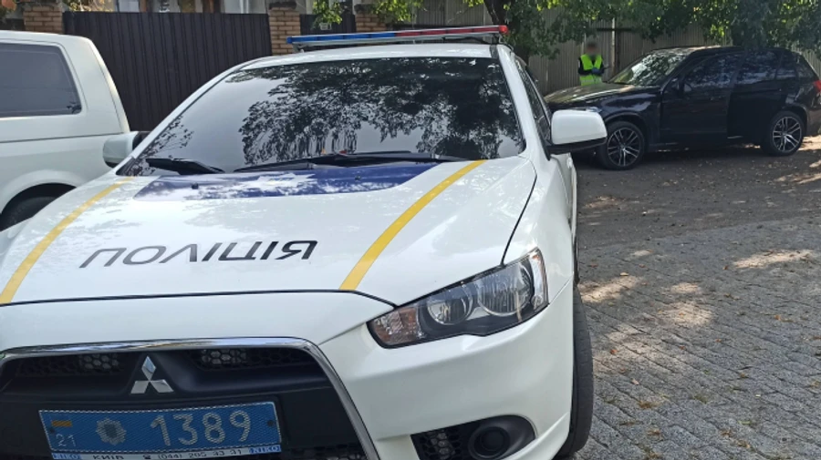 У центрі Харкова підстрелили жінку і викрали її авто