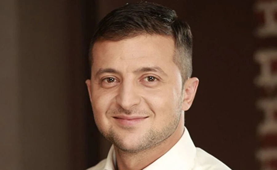 Зеленський про бюджет: скорочені зарплати чиновників, збережені видатки на оборону