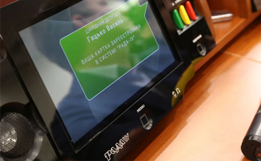 Сенсорна кнопка встояла проти кнопкодавства жуйкою, скотчем, мобільником 