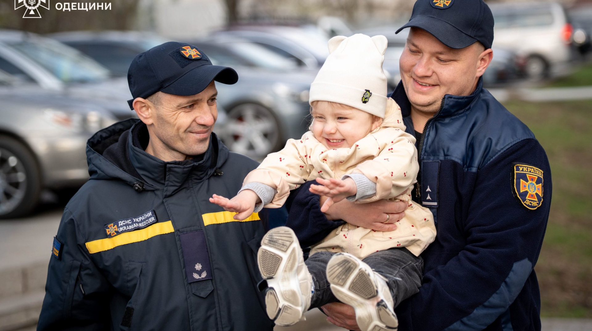Mother shielded her during strike: two-year-old girl from Odesa discharged from hospital – video