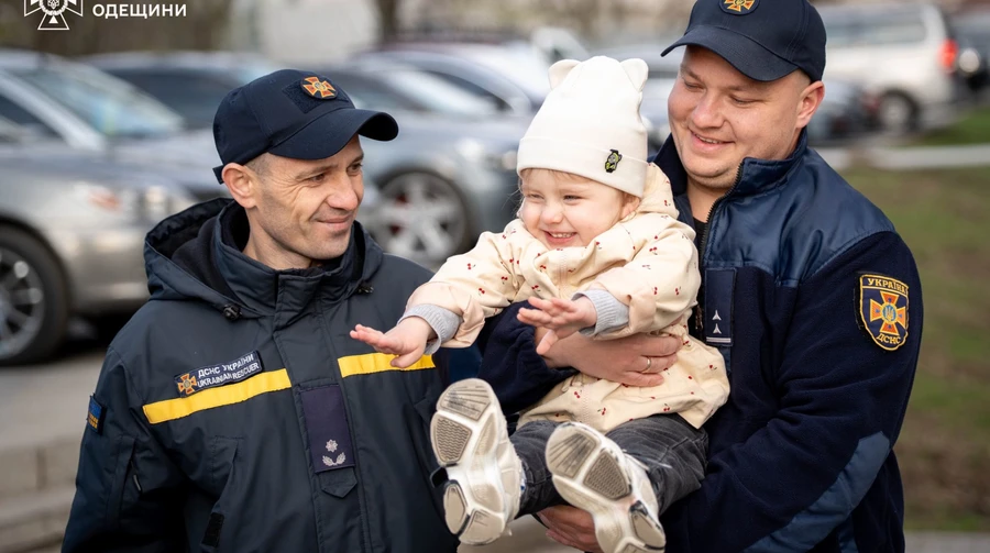 Mãe a protegeu durante a greve: menina de dois anos de Odesa recebeu alta do hospital