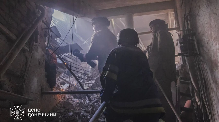 З-під завалів торговельного центру в Краматорську дістали тіло жінки