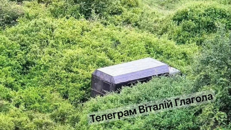 На Закарпатті вантажівка прорвала державний кордон: угорці затримали 32 українців