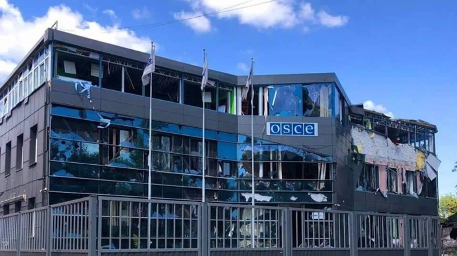 Россияне бьют по Лисичанску: разрушен отдел полиции и НПЗ