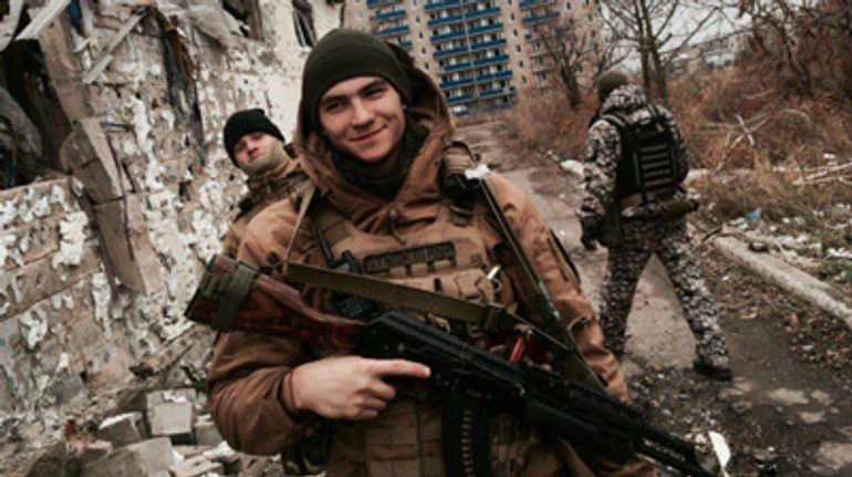 Обіцяв намотати маму на гусеницю: історія українського бійця, чий батько воював на боці окупантів