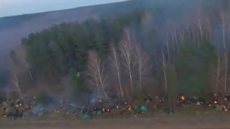 Минобороны Польши показало большой лагерь мигрантов рядом с границей