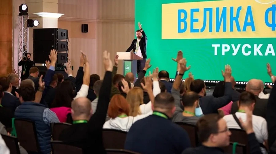 Депутатов СН наградили тыквами за корабельную сосну и сон на заседаниях