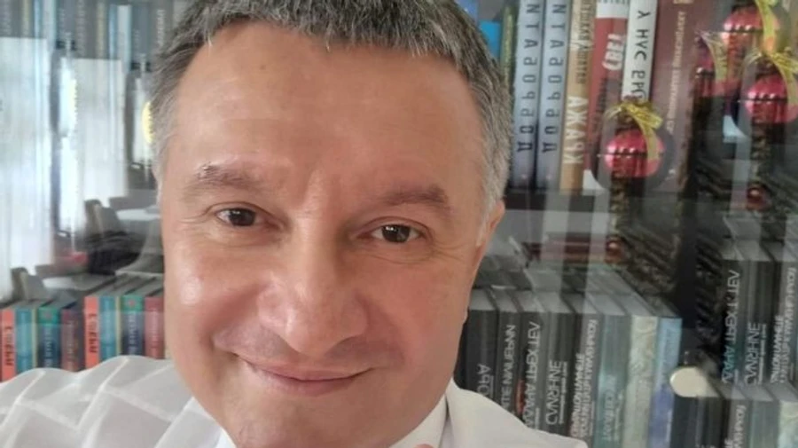 АВАКОВ ПОДАЛ В ОТСТАВКУ