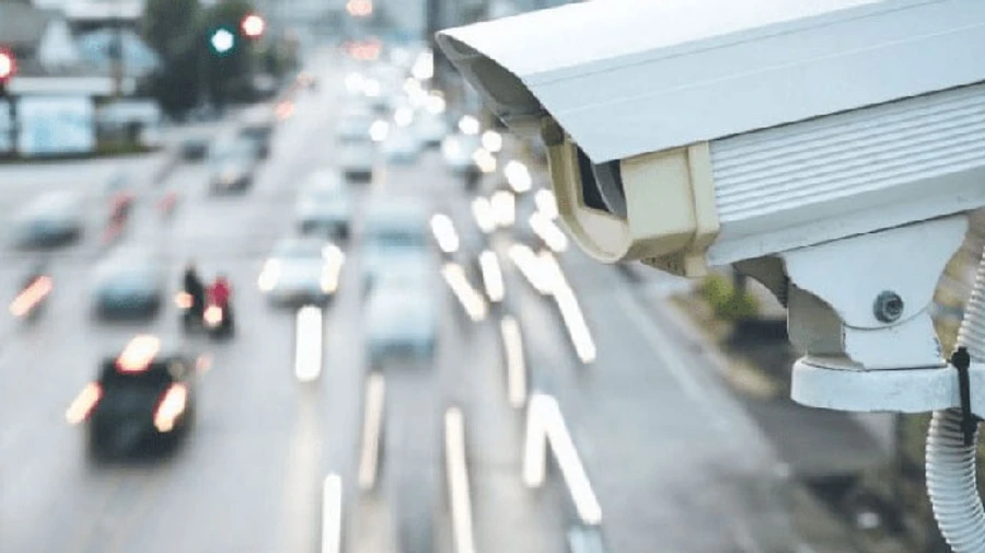 В Украине улучшили камеры на дорогах: фиксируют проезд полосой общественного транспорта