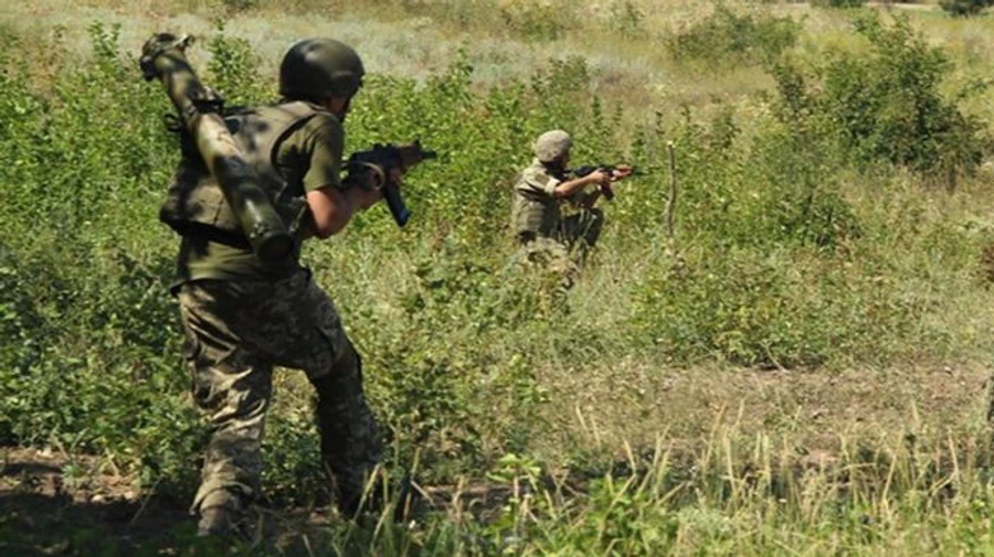 Двох бійців ОС поранило біля Новозванівки: бойовики відкрили вогонь