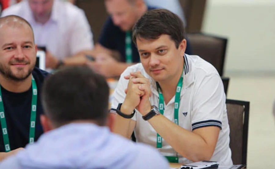 Глава Слуги народа: Зарплата нардепа в 50 тысяч – недостаточная 