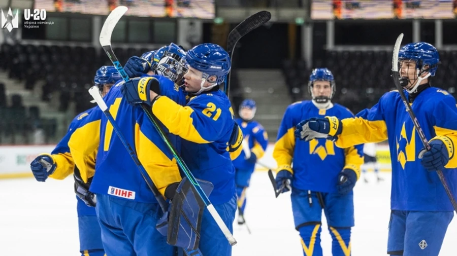 Ukraine's U-20 ice hockey team clinches fourth straight win at World Championship