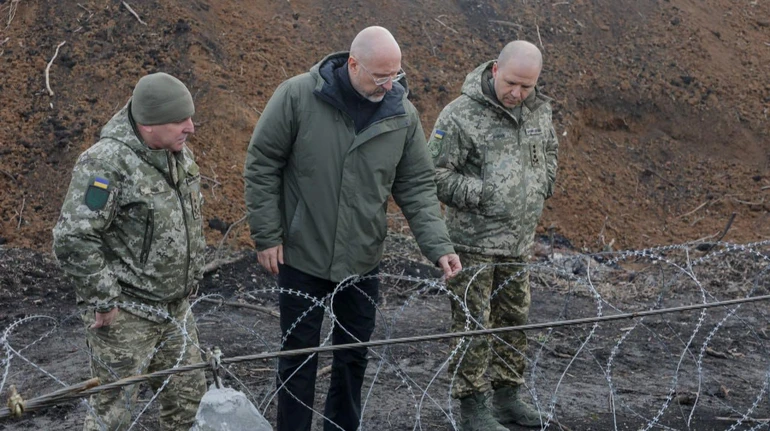 Шмигалю показали фортифікації, рови і загородження у Запорізькій області