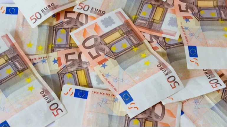 Politico: У Брюсселі мають план, як надати Україні €30 млрд, попри вето Угорщини й Словаччини