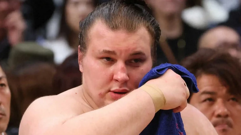 Українські сумоїсти Аонішікі та Шіші програли на турнірі Haru Basho