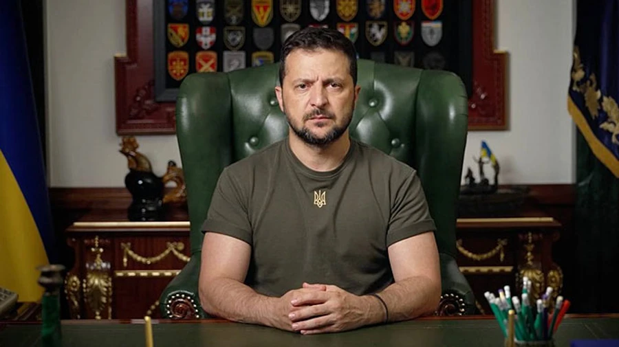 Тисячі осіб виїхали за кордон через хабарі, посадовці будуть відповідати − Зеленський