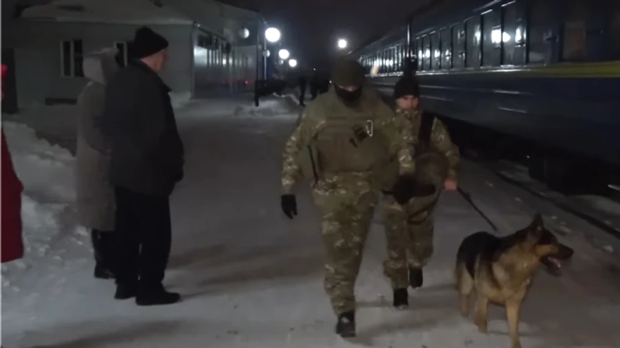 Двоє п’яних замінували потяг і спостерігали за усім на вокзалі