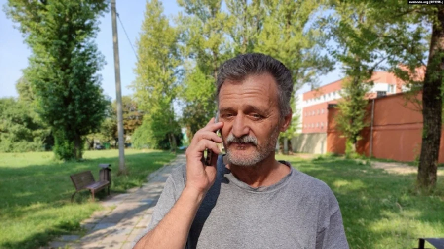 У Мінську силовики виламали двері дому та затримали журналіста Радіо Свобода