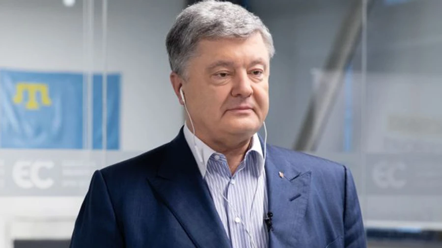Порошенко проигнорировал допрос в СБУ: помчался навстречу солнцу