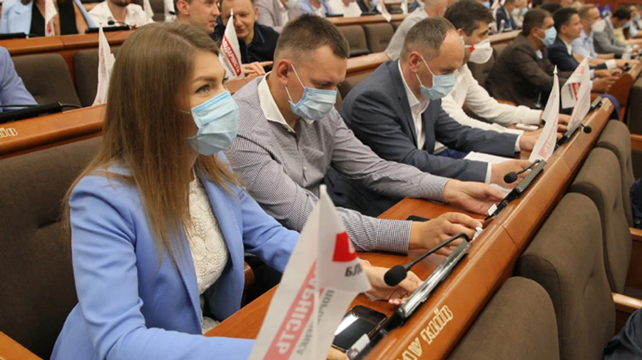 Київрада заступилась за Порошенка: вимагає від Зеленського зупинити репресії