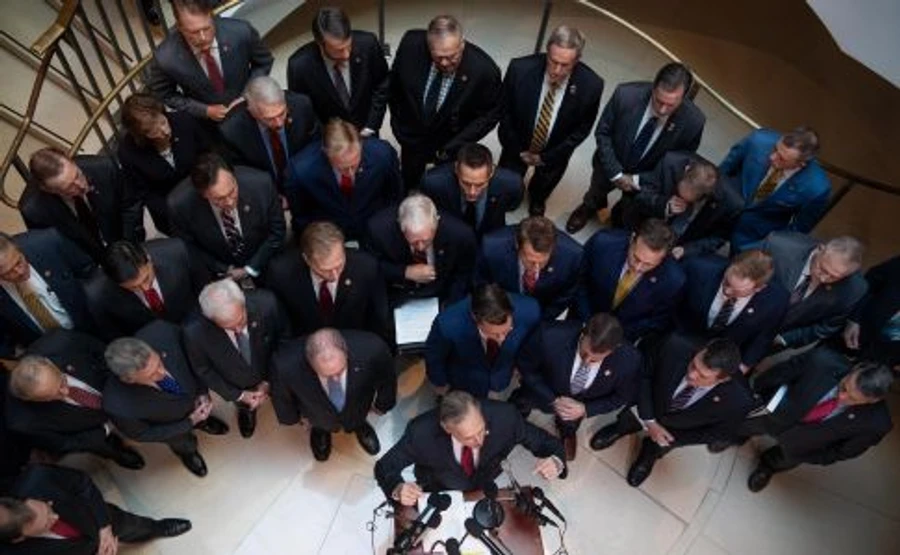 Республиканцы сорвали дачу показаний представительницы Пентагона по делу Трампа