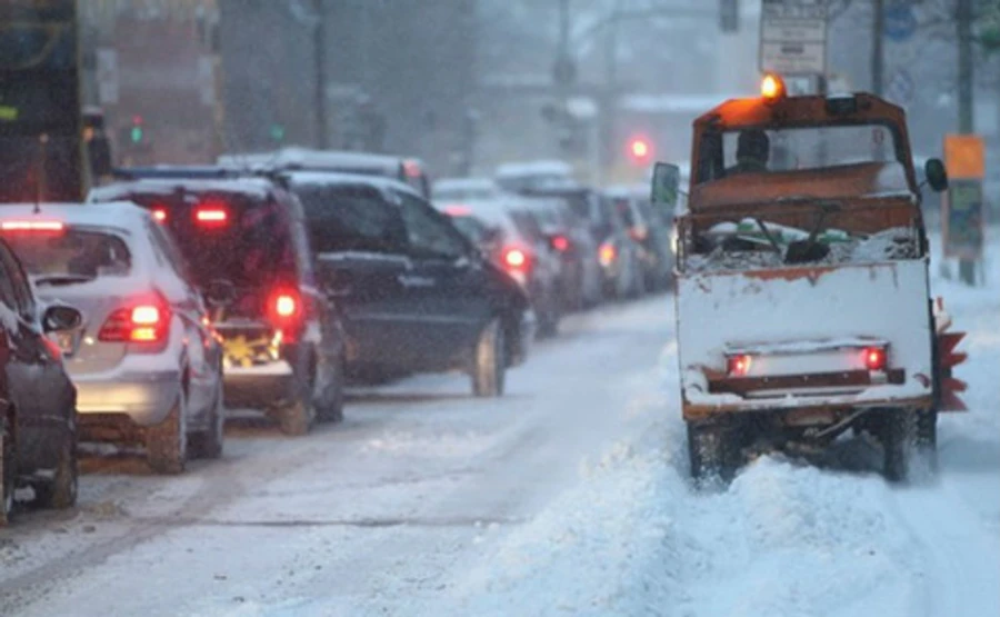 У Києві водіїв закликали прибрати автівки з узбіччя до 25 грудня