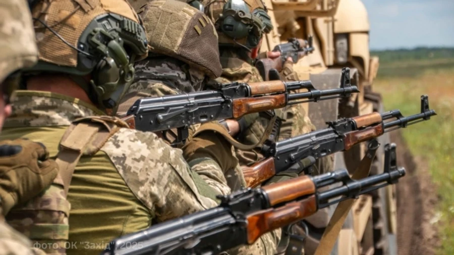 Генштаб: На фронті відбулось 105 бойових зіткнень від початку доби